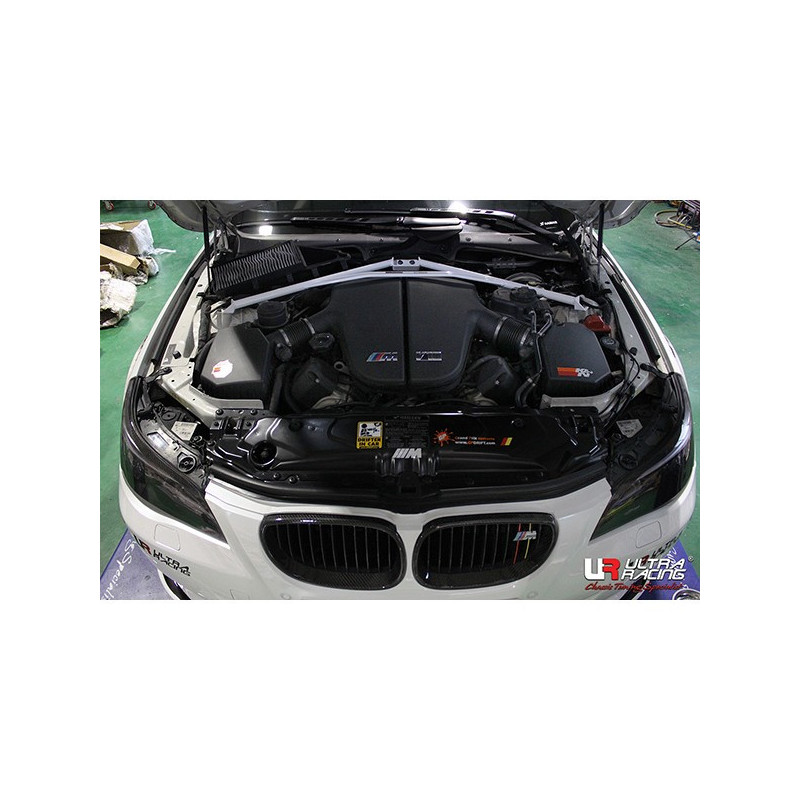 BMW M5 E60 05-10 UltraRacing 4-Point barre anti-rapprochement supérieure avant 