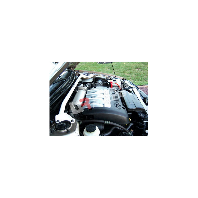Kia Sephia 97-03 UltraRacing 2-Point barre anti-rapprochement supérieure avant