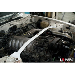 Nissan 280ZX 79-83 UltraRacing 2-Point barre anti-rapprochement supérieure avant 