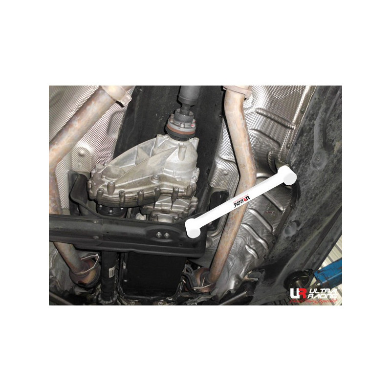 Mercedes ML 3.5 W164 05-11 Ultra Racing 2P Barre centrale inférieure 1888 