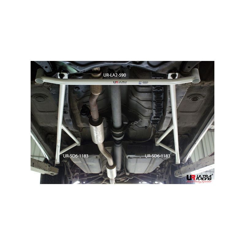 Toyota RAV4 95-00 (4D) Ultra Racing 2x 3-Points Barre latérale 